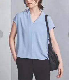 UNITED ARROWS Vネック フレンチスリーブブラウスのサムネイル