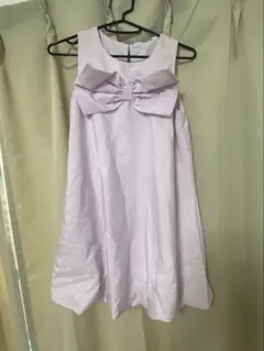 薄紫のリボン付きドレス