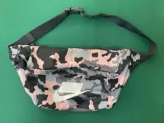 【希少】NIKE ヘリテージ ボディバッグ ウエストポーチ カモ柄 ピンク