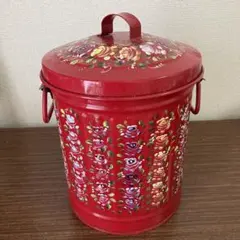 赤い花柄の金属小物入れ