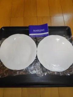 NARUMI ボーンチャイナエンボス加工（フルーツ＋リーフ柄） 皿 2枚セット