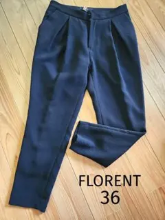 テーパードパンツ