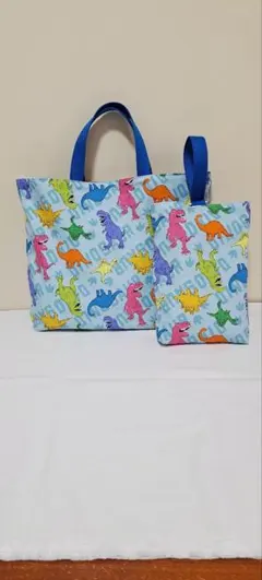恐竜柄新入学レッスンバッグと上靴入れセット