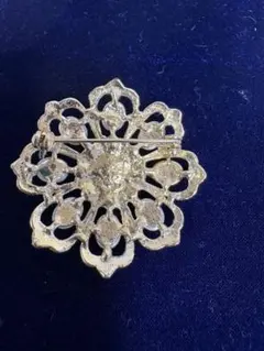 ✨ばぁちゃん家✨ヴィンテージパール装飾の花形ブローチ