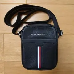 TOMMY HILFIGER ブラックショルダーバッグ