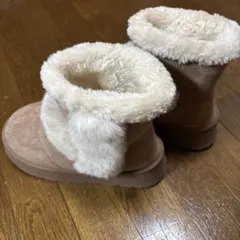 ベージュ ファー付きショートブーツ
