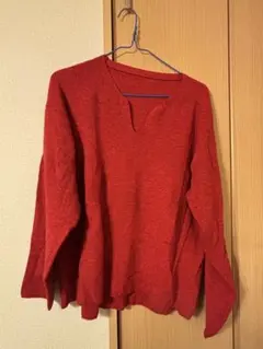 ガリャルダガランテ　赤いVネック長袖ニットセーター