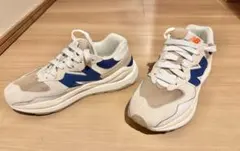 ニューバランス スニーカー 左右サイズ違い