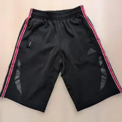 adidas ストライプ ハーフパンツ 黒 140cm