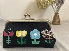 ハンドメイド　がま口ポーチ　手刺繍