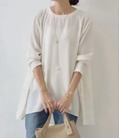 未使用タグ＊BEARDSLEY ビアズリー 後ろドレープTブラウス　アイボリーのサムネイル