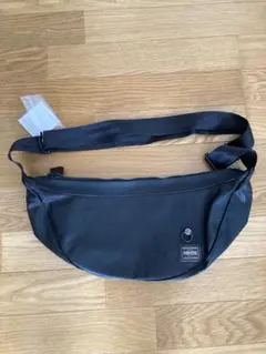 未使用　PORTER×atmos ポーター　アトモス ショルダーバッグ　バナナ型 PORTER ポーター バナナ ショルダー バッグ ブラック系【中古