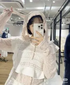 薄いピンク フード付き長袖トップスとフリル付きフード ニット