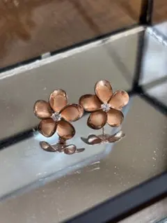 ハワイアンジュエリー　花形ピアス ストーン付き