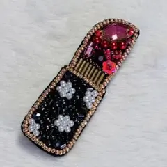 ハンドメイドブローチ　ビーズ刺繍　口紅