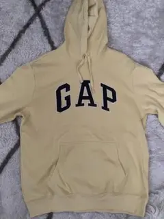 GAPの黄色のパーカーです^^ 1回か2回ほどしか着用してないのでほぼ新品です♡