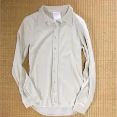 コーデュロイ生地のポロシャツ