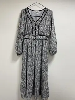 Continuer de NICE CLAUPグレー系花柄長袖ロングワンピース