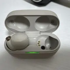 SONY WF-1000XM4 プラチナシルバー 充電ケース+左耳