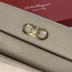 ✨ニュアンスカラー✨Ferragamo ガンチーニ フラップ ロングウォレットのサムネイル