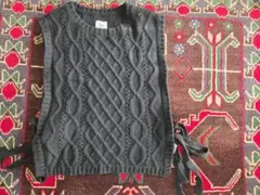 グラム/サイドリボンウール混編み模様ベスト/黒