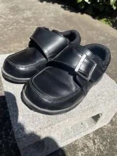 子供用 ユニセックス　ブラック フォーマルシューズ ストラップ付き