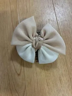 リボン ヘアコーム ベージュ ホワイト