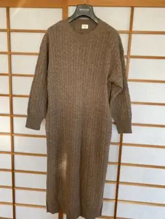 【アーバンリサーチ DOORS】ウール100%総ケーブルニットワンピース