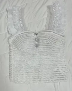 フリル付きホワイトキャミソールガーリービジュー