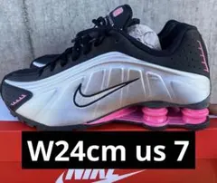 NIKE Shox R4 スニーカー ブラック/シルバー/ピンク
