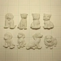 陶器の平たい子犬