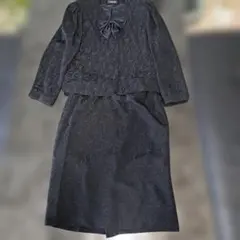 黒スカートスーツ リボン付き