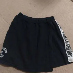 黒のスカート CHERRY SMILE