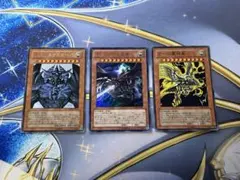 即日発送】遊戯王 サイン入り三幻神 Vジャンプ 3枚セット - メルカリ
