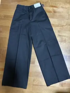 新品未使用タグ付きUNIQLO ワイドチノパンツ ブラック Sサイズ2024年製