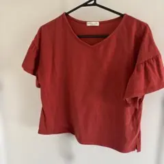 earth music&ecology 赤 Vネック Tシャツ