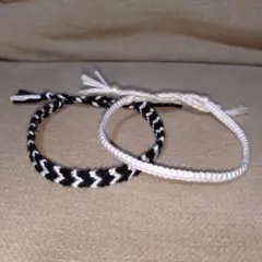 ミサンガ　２本セット　ハンドメイド　ブラック×ホワイト