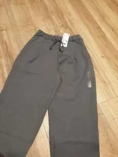 新品。ユニクロ ドライスウェットタックテーパードパンツ