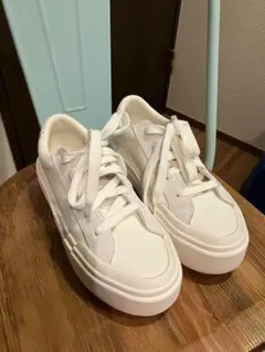 converse 厚底ホワイトスニーカーのサムネイル
