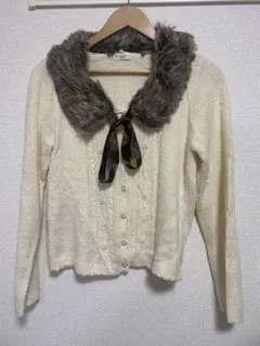 axes femme ファー付きカーディガン アイボリー