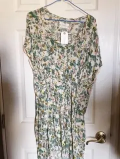 アズノウ値下げ！アズピンキー ワンピース 花柄新品未使用タグ付き。