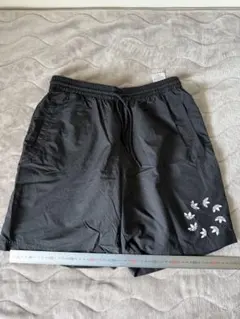 adidas ブラック ショートパンツ