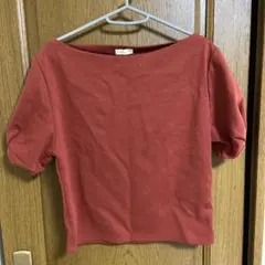 earth music&ecology オフショルダー赤Tシャツ