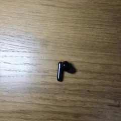 Anker SoundCore P40i 黒イヤホン左
