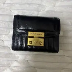 CHARLES & KEITH 二つ折り財布 ブラック 値下げしましたのサムネイル