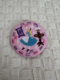 ディズニー刺繍缶バッチ 不思議の国のアリス