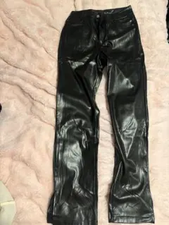 ブラック合成皮革スリムフィットパンツ S