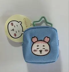 ちいかわ カラビナつき刺繍スクエアミニポーチ　 古本屋