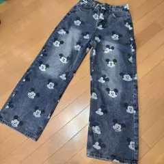 ミッキーマウス柄デニムパンツ