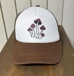 きのこ刺繍トラッカーキャップ　マッシュルーム　美品　メッシュ　キッズ・レディース